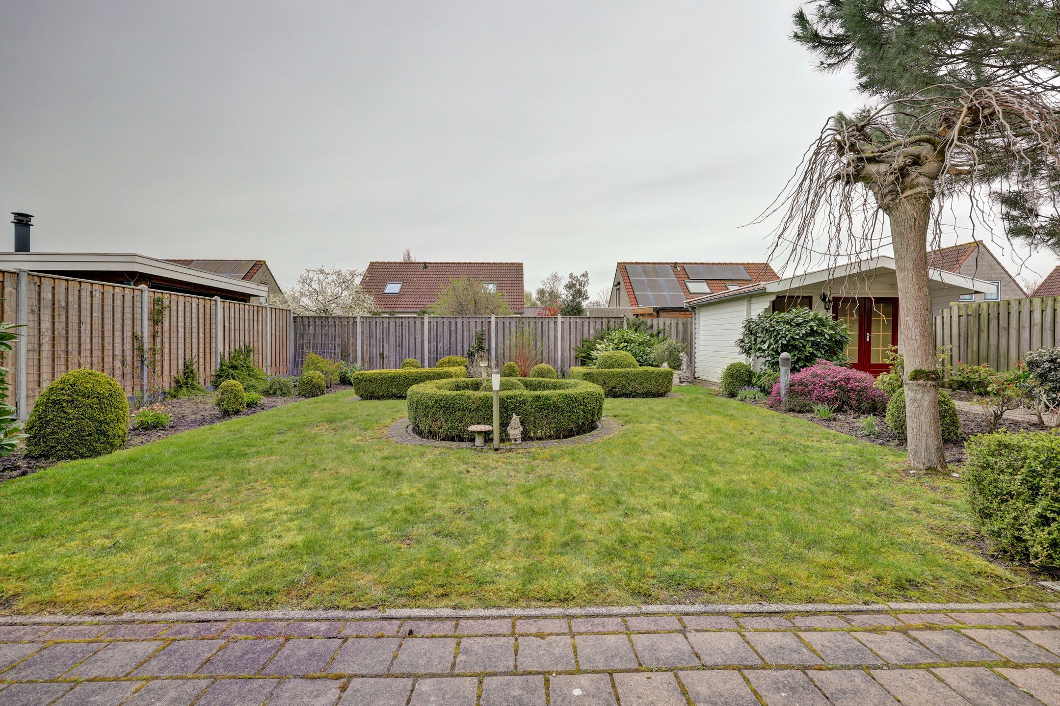 Detached semi-bungalow with ground floor bedroom and sunny garden — 37