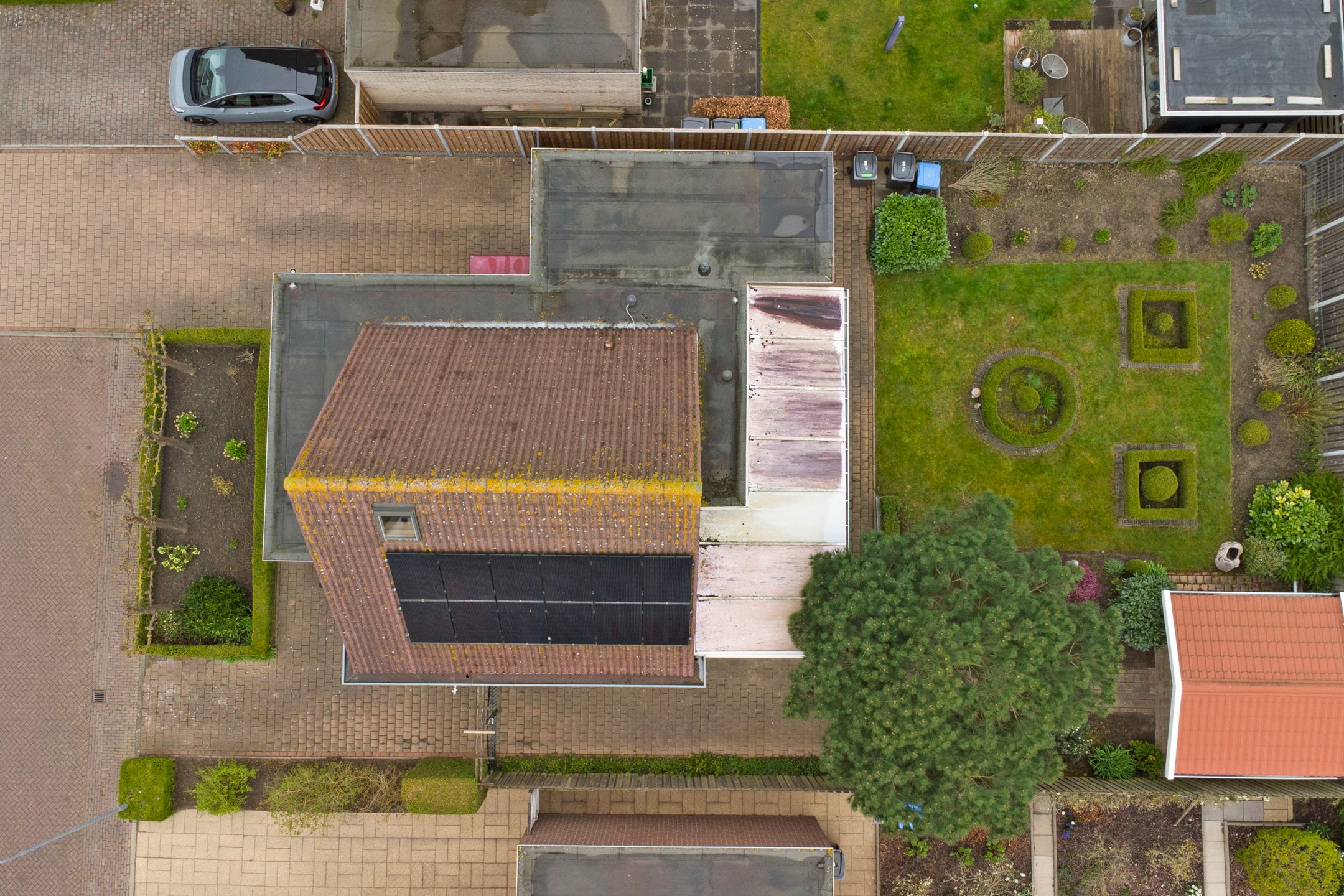 Detached semi-bungalow with ground floor bedroom and sunny garden — 46