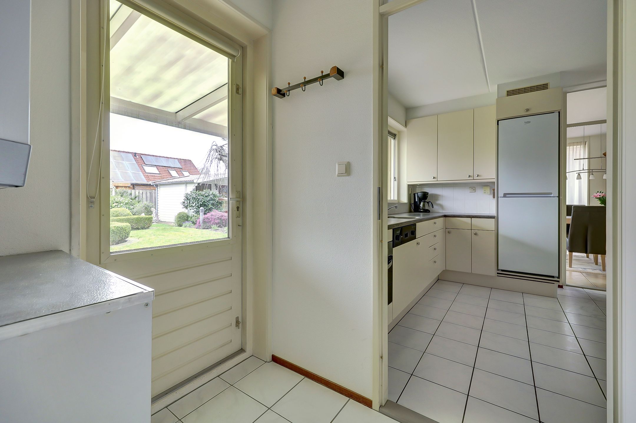 Detached semi-bungalow with ground floor bedroom and sunny garden — 16