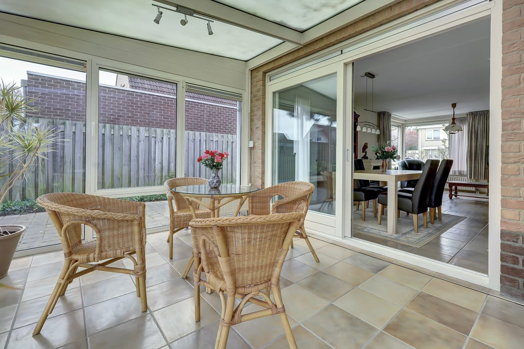 Detached semi-bungalow with ground floor bedroom and sunny garden — 29