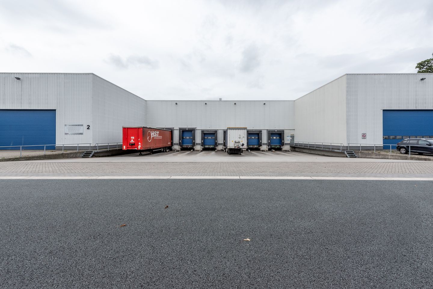 Bekijk foto 2 van Ir. Hanlostraat 11