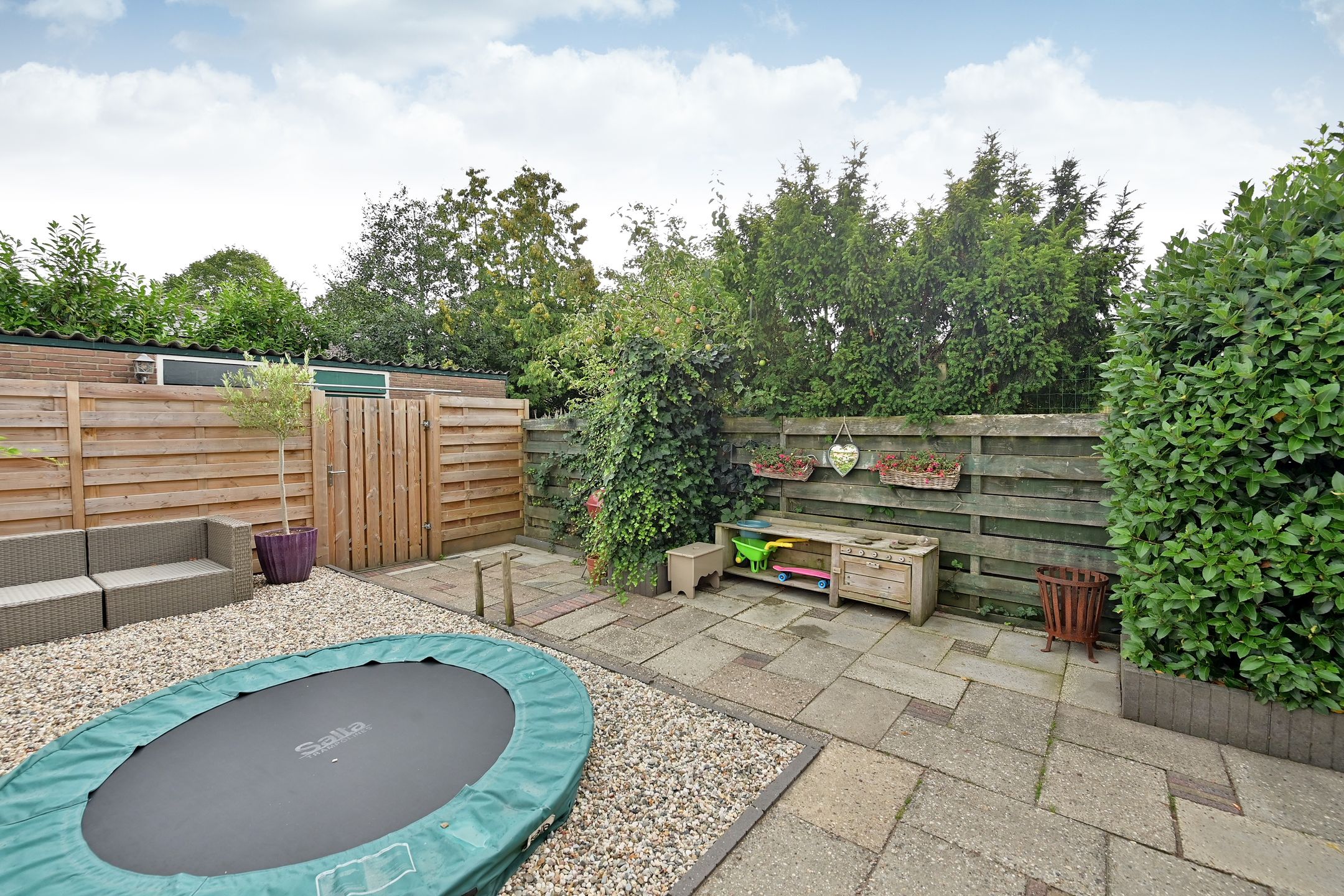 Terraced House with Sunny Garden Near Nature and Schools — 12