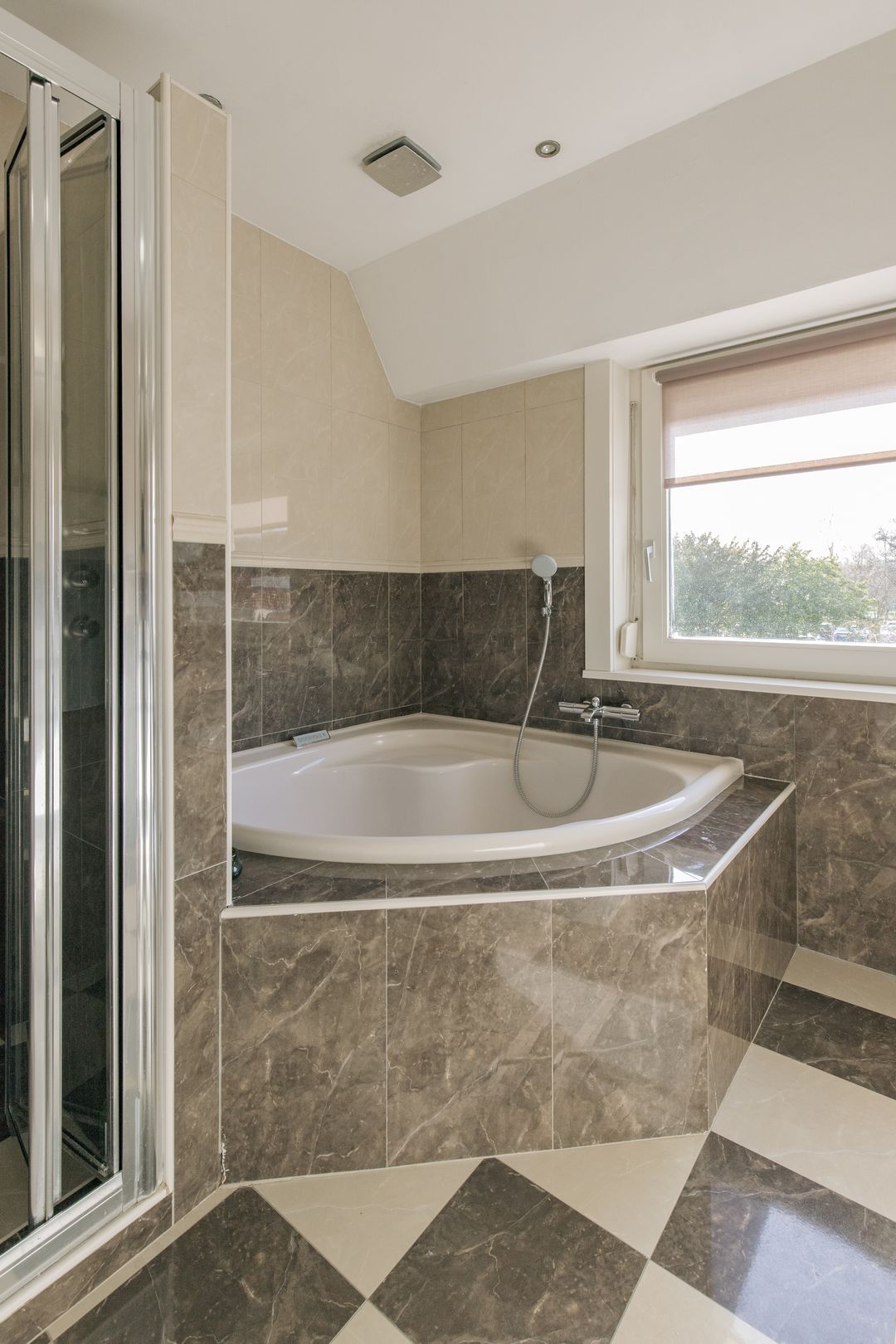 Foto 31 van Jan Tooroplaan 52