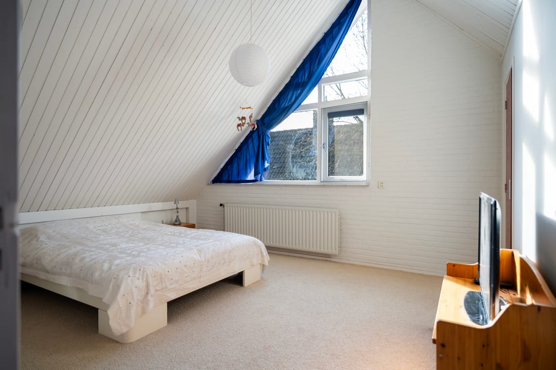 Waterfront Living with Panoramic Lake Views in Friesland — 29
