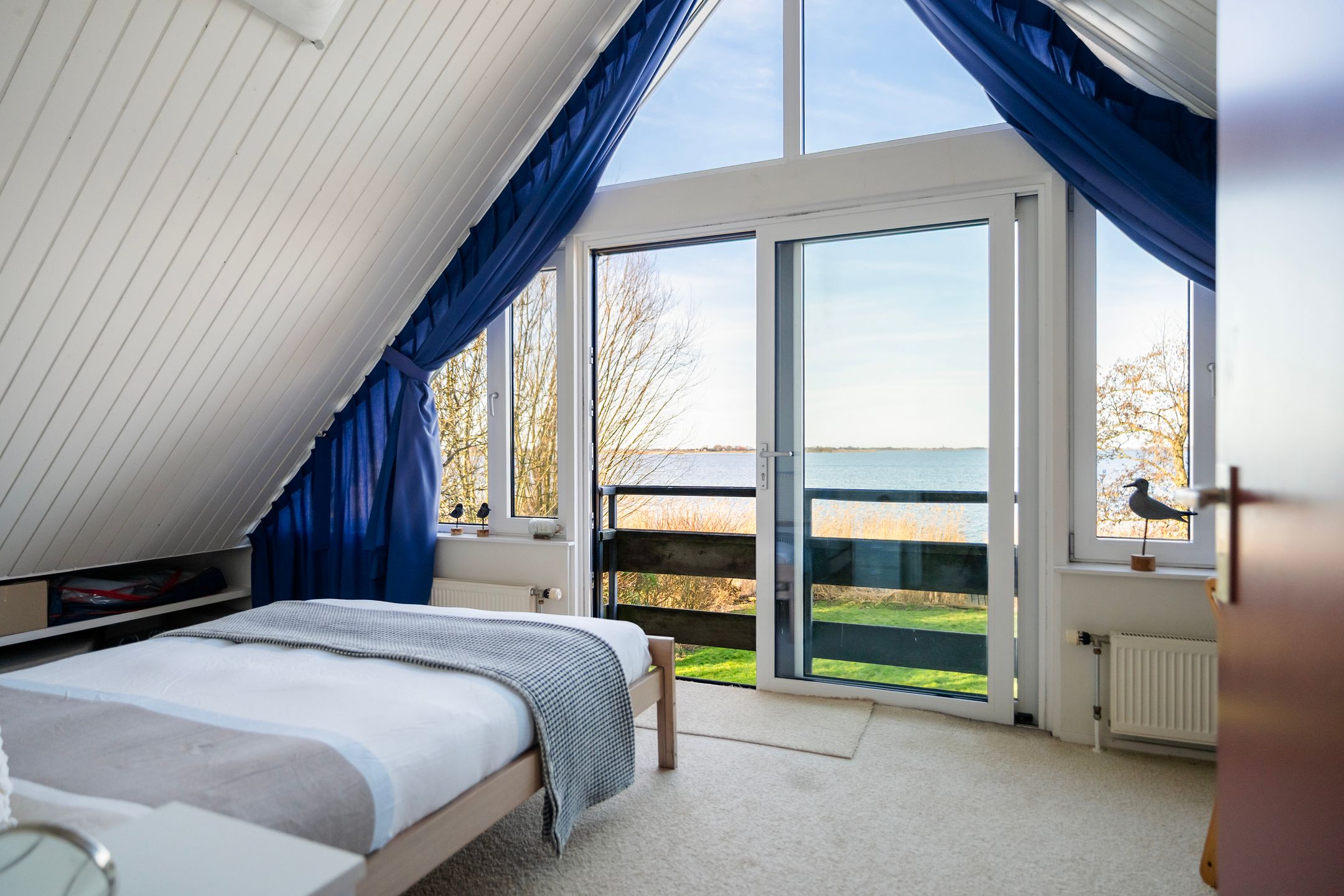 Waterfront Living with Panoramic Lake Views in Friesland — 31