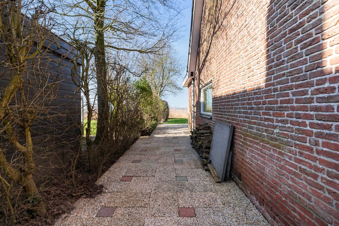 Waterfront Living with Panoramic Lake Views in Friesland — 49
