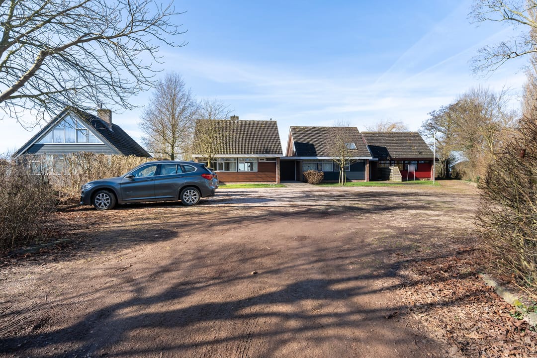 Waterfront Living with Panoramic Lake Views in Friesland — 43