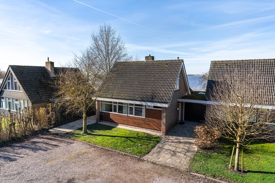 Waterfront Living with Panoramic Lake Views in Friesland — 44