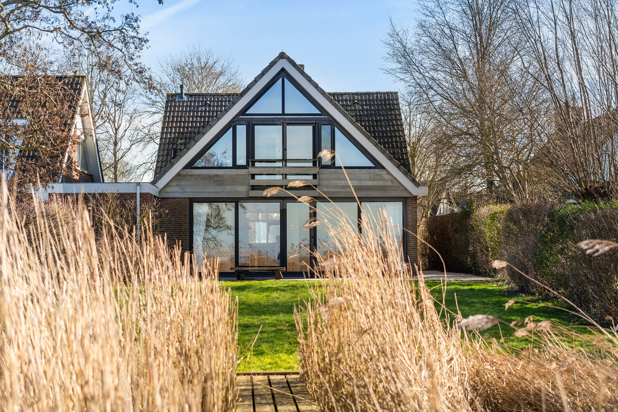 Waterfront Living with Panoramic Lake Views in Friesland — 39