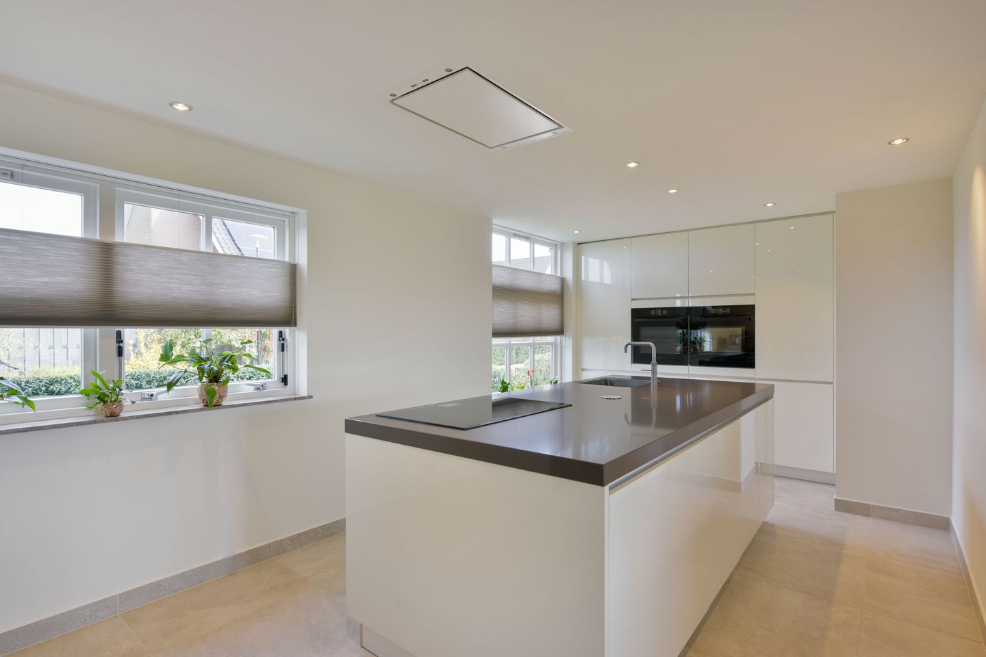 Luxurious Renovated Villa with Private Sauna and Green Views in Wilnis — 12