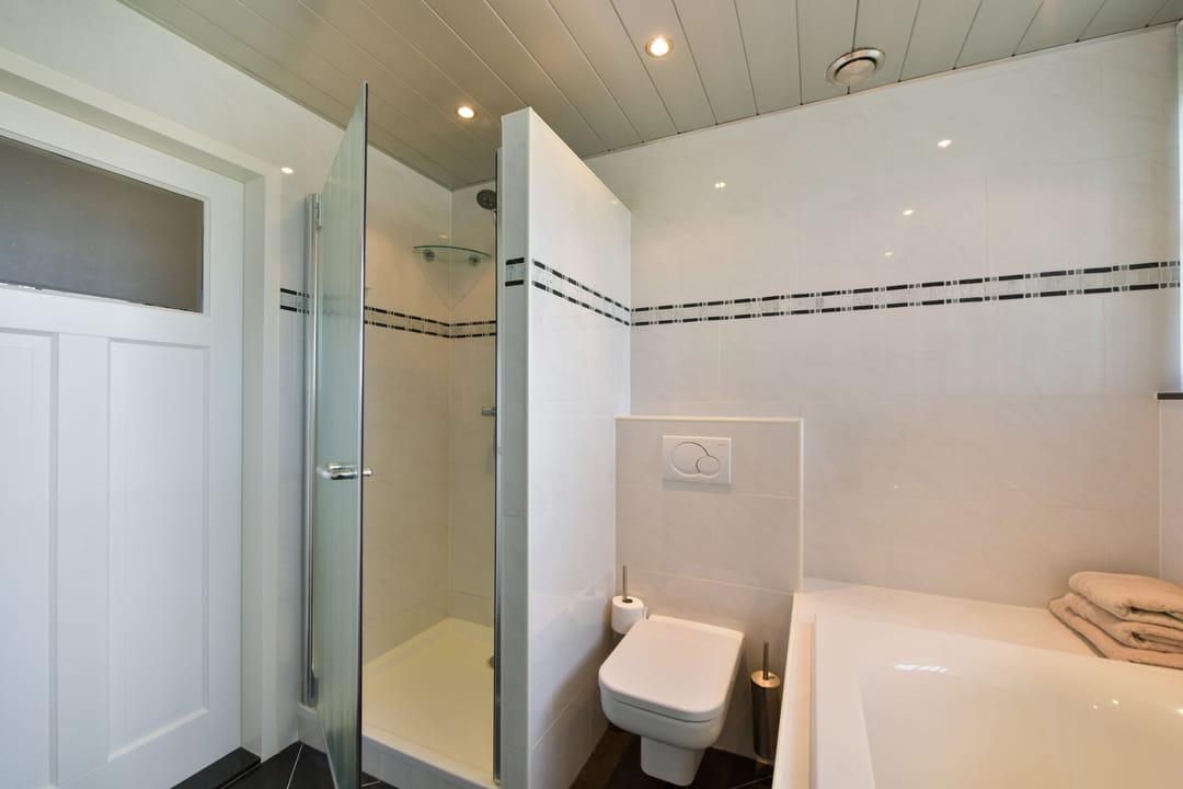 Luxurious Renovated Villa with Private Sauna and Green Views in Wilnis — 25