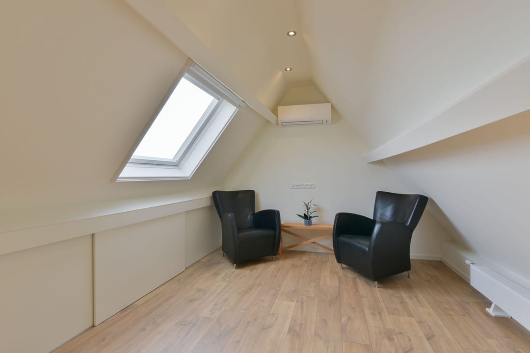 Luxurious Renovated Villa with Private Sauna and Green Views in Wilnis — 28