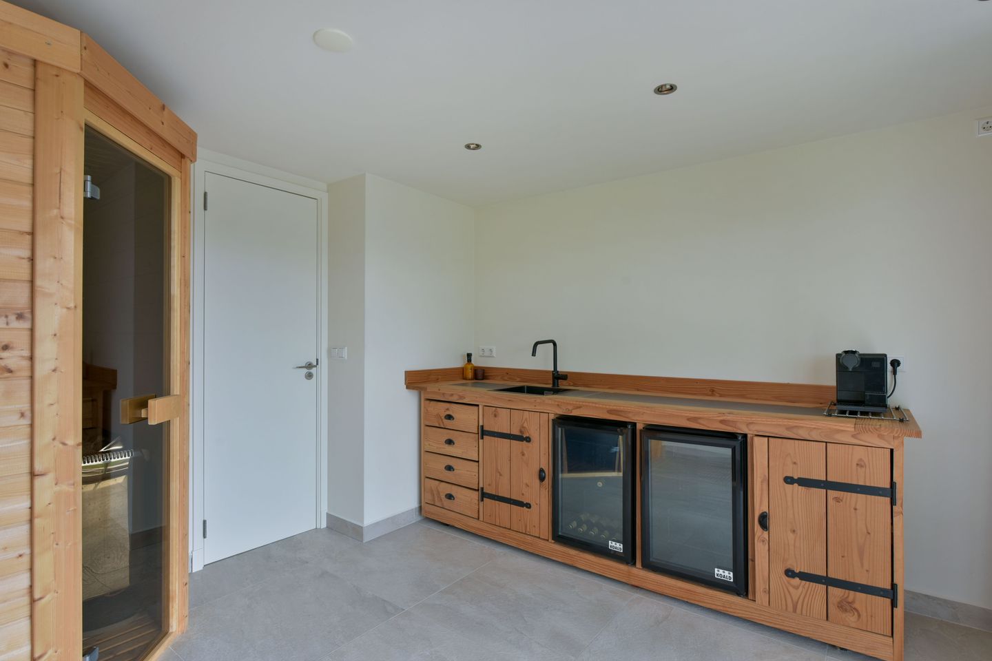 Luxurious Renovated Villa with Private Sauna and Green Views in Wilnis — 31