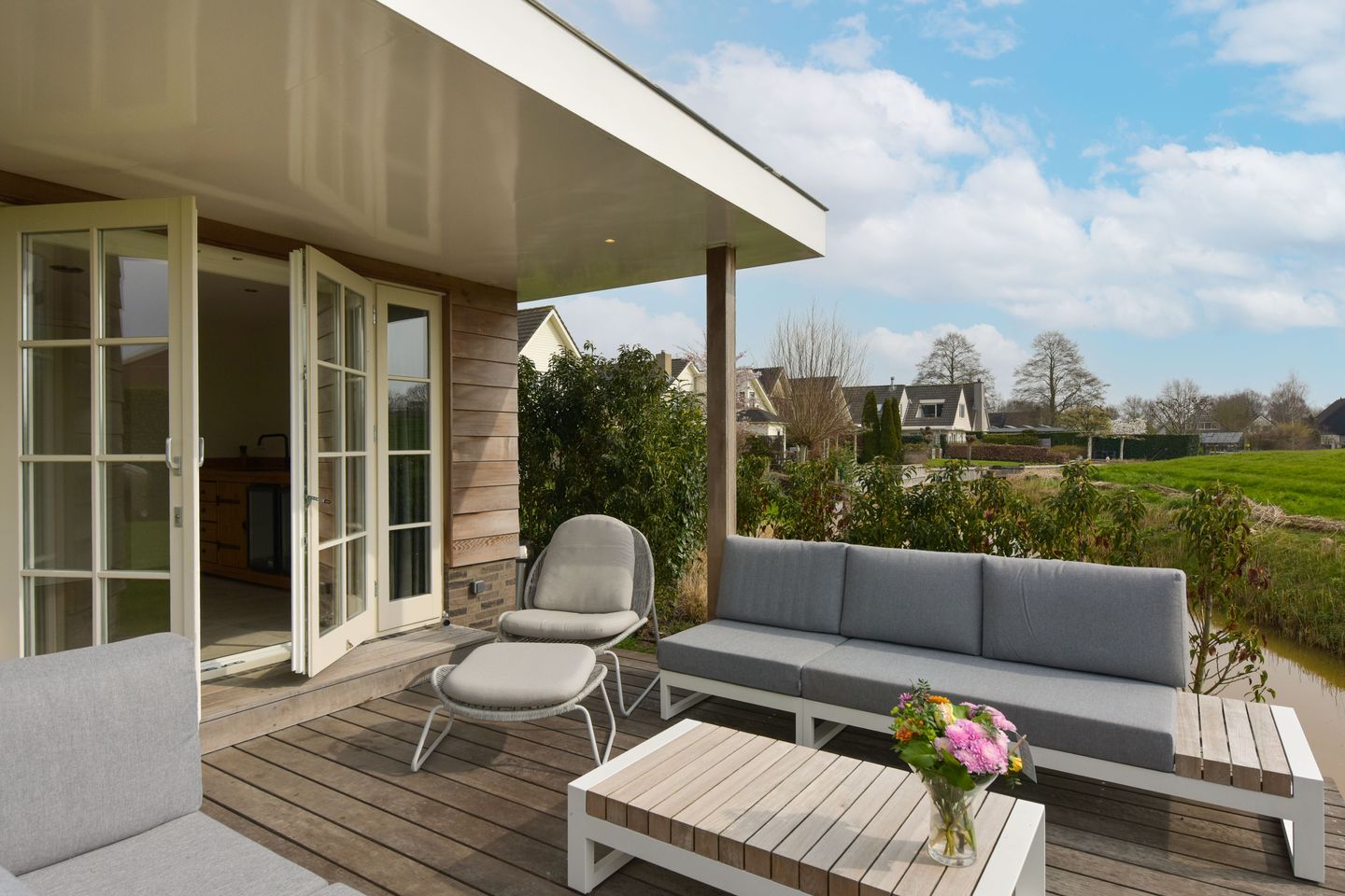 Luxurious Renovated Villa with Private Sauna and Green Views in Wilnis — 36