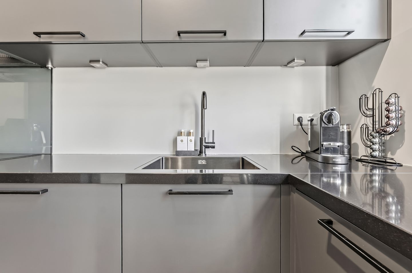 Photo 25 of Valkenboskade 616