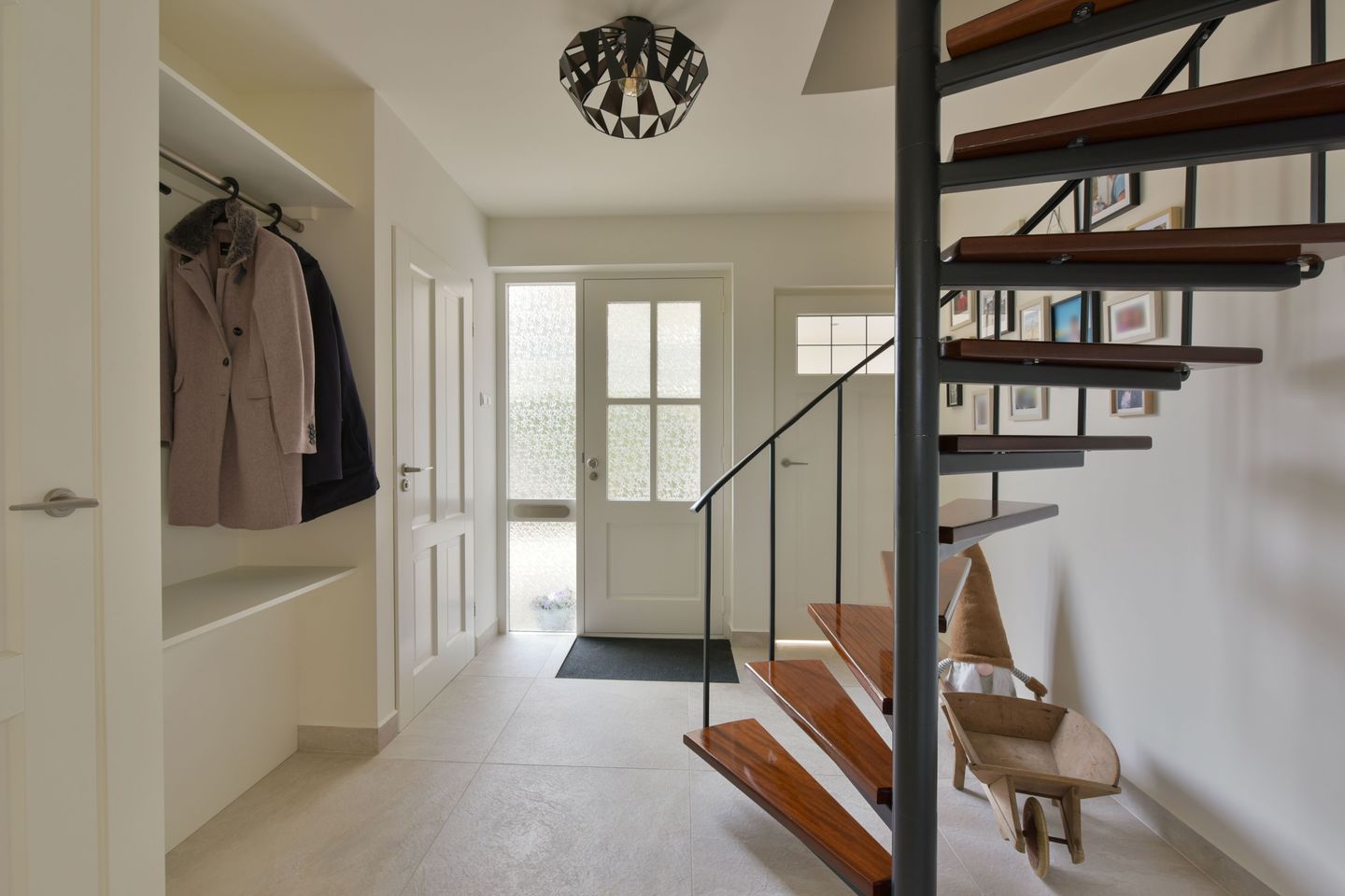 Luxurious Renovated Villa with Private Sauna and Green Views in Wilnis — 17