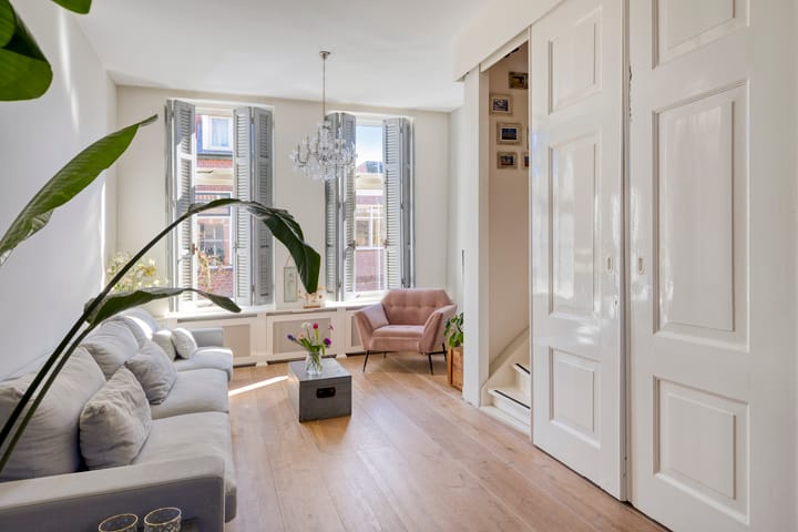 Photo 2 of Floresstraat 2-A