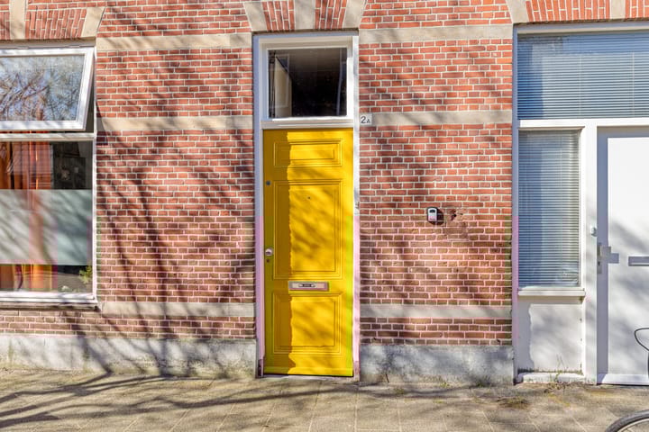 Photo 5 of Floresstraat 2-A