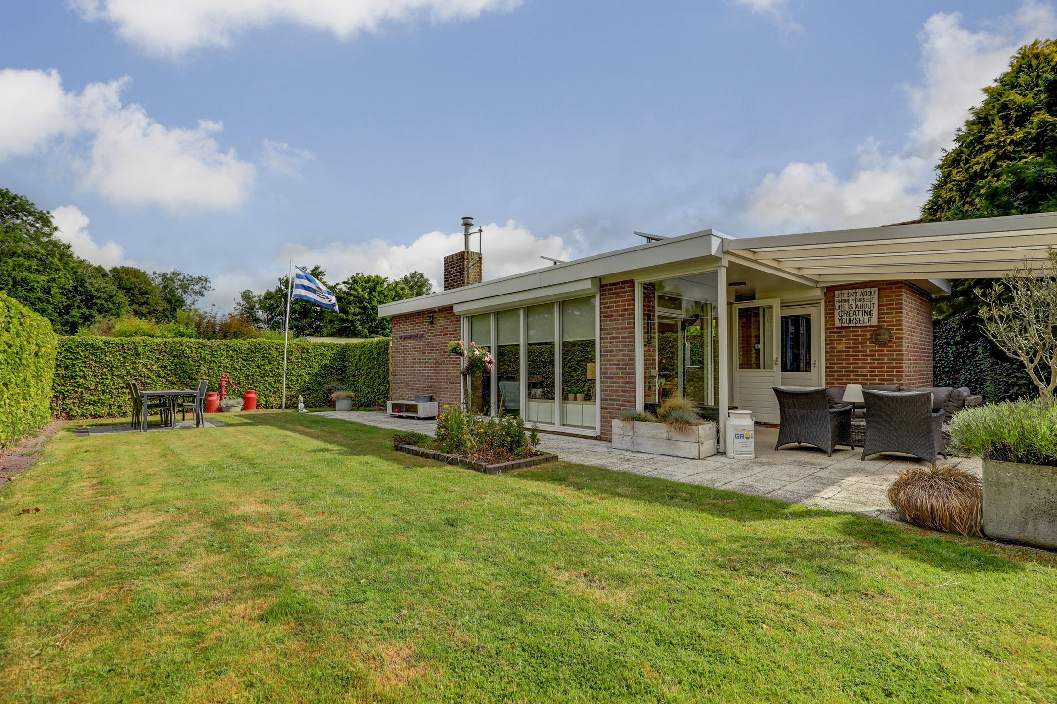 2-bedroom freehold villa in Wolphaartsdijk — photo 1 of 5