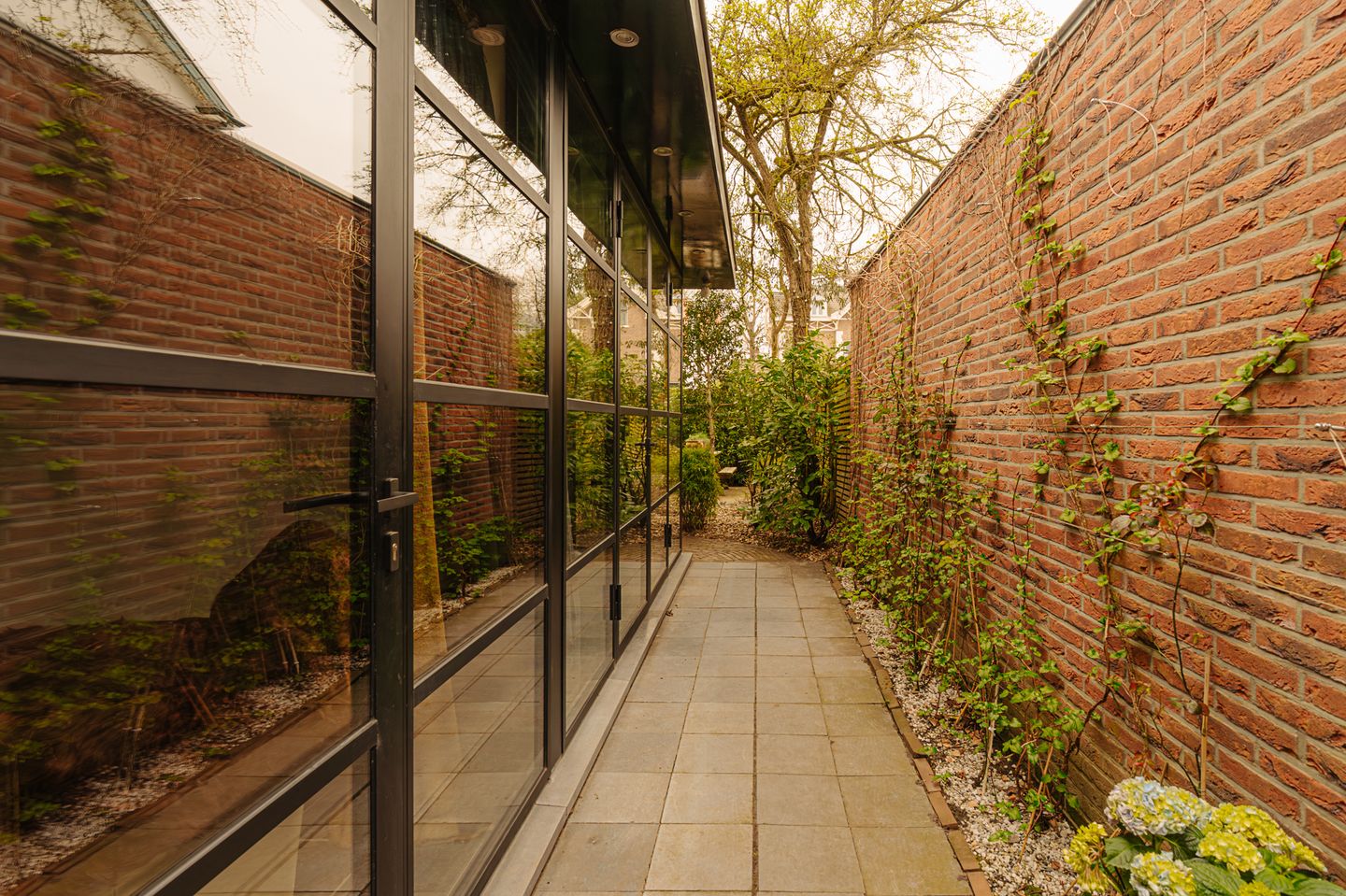 Charming Renovated Corner House from 1906 with Garden and Four Bedrooms — 25