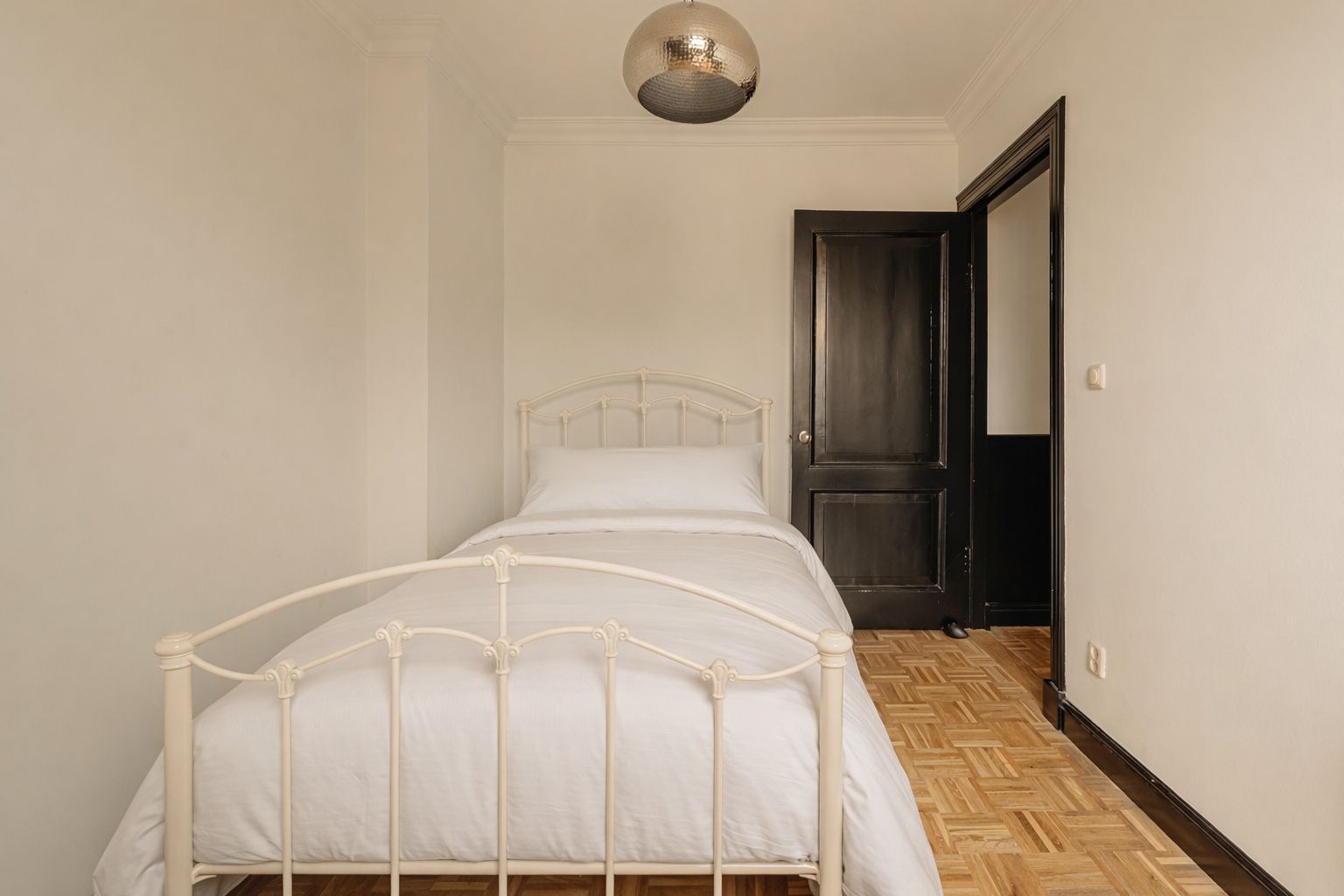 Charming Renovated Corner House from 1906 with Garden and Four Bedrooms — 30