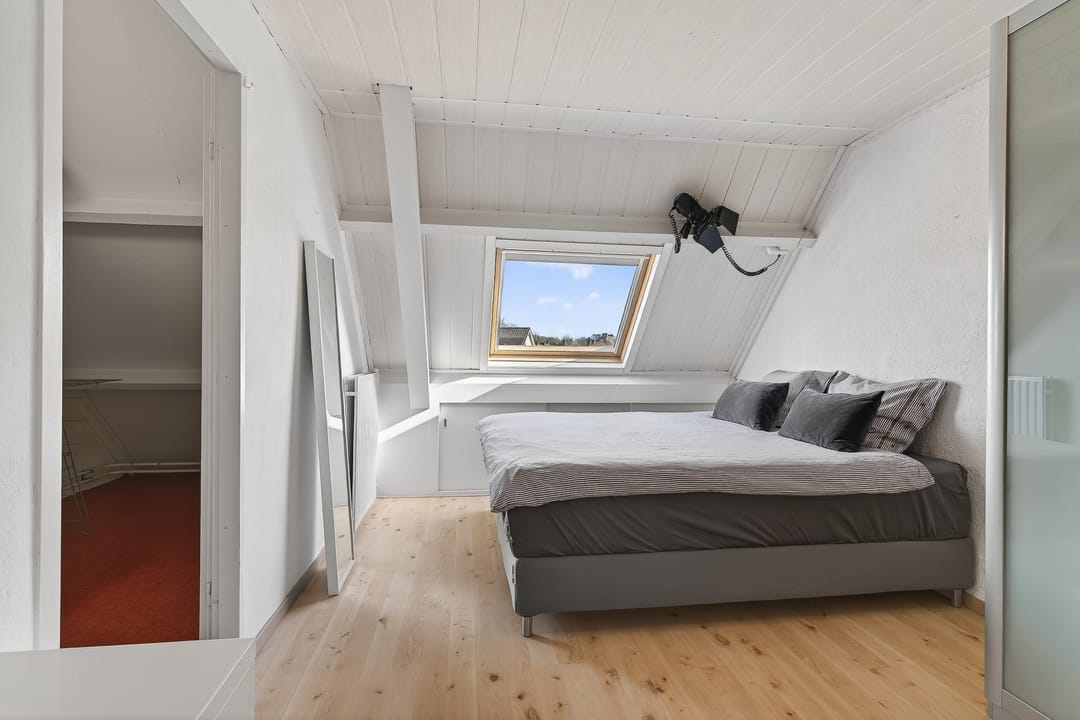 Spacious and Bright Family Home with Sunroom in Quiet Schijndel Neighborhood — 37