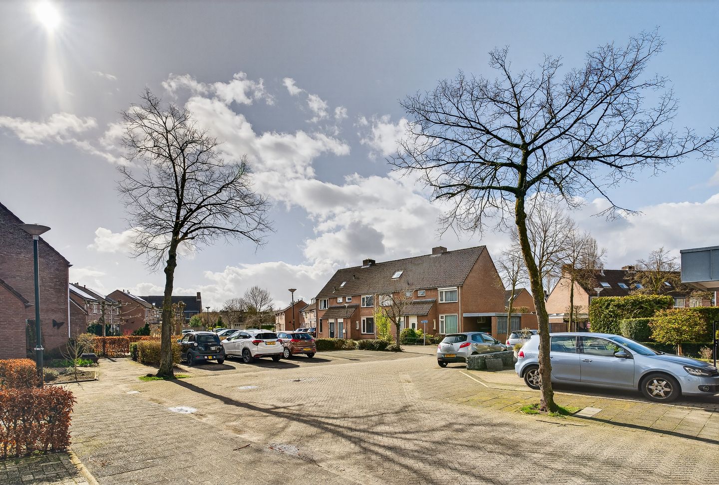 Spacious and Bright Family Home with Sunroom in Quiet Schijndel Neighborhood — 43