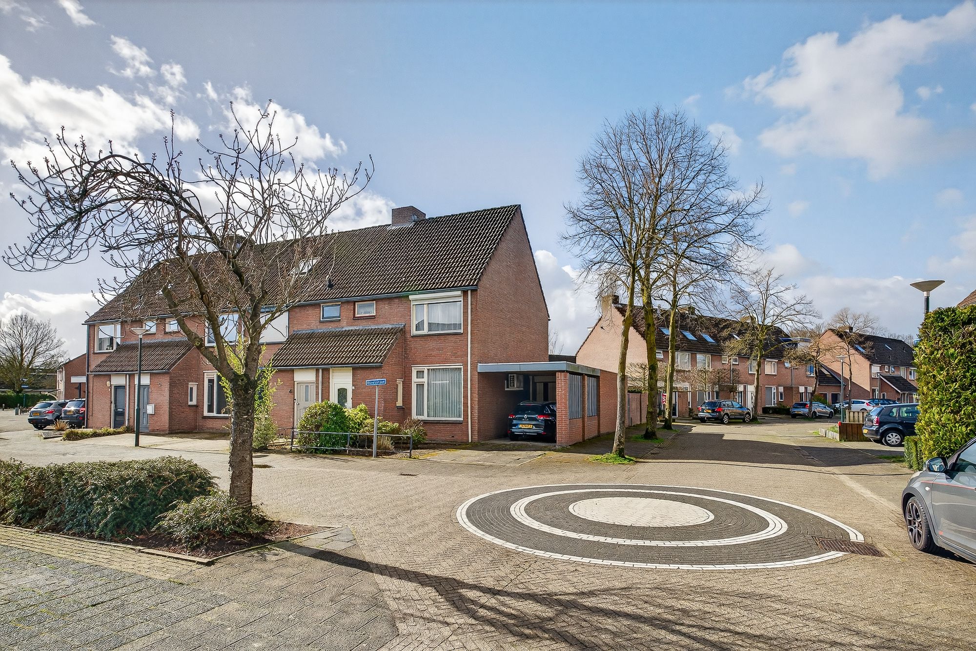 Spacious and Bright Family Home with Sunroom in Quiet Schijndel Neighborhood — 44