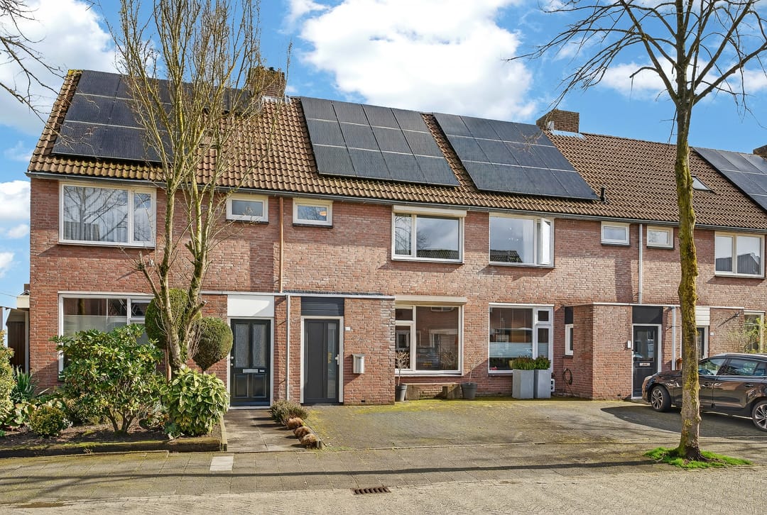 Spacious and Bright Family Home with Sunroom in Quiet Schijndel Neighborhood — 40
