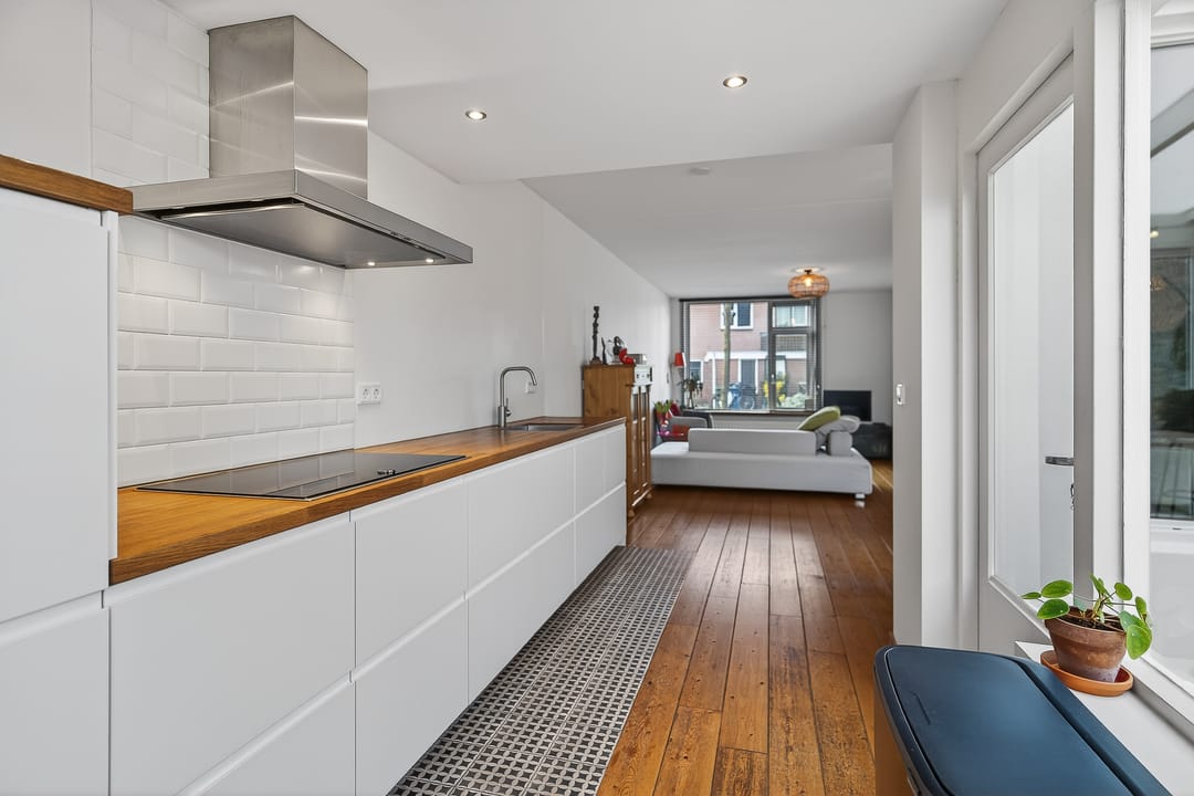 Spacious and Bright Family Home with Sunroom in Quiet Schijndel Neighborhood — 16