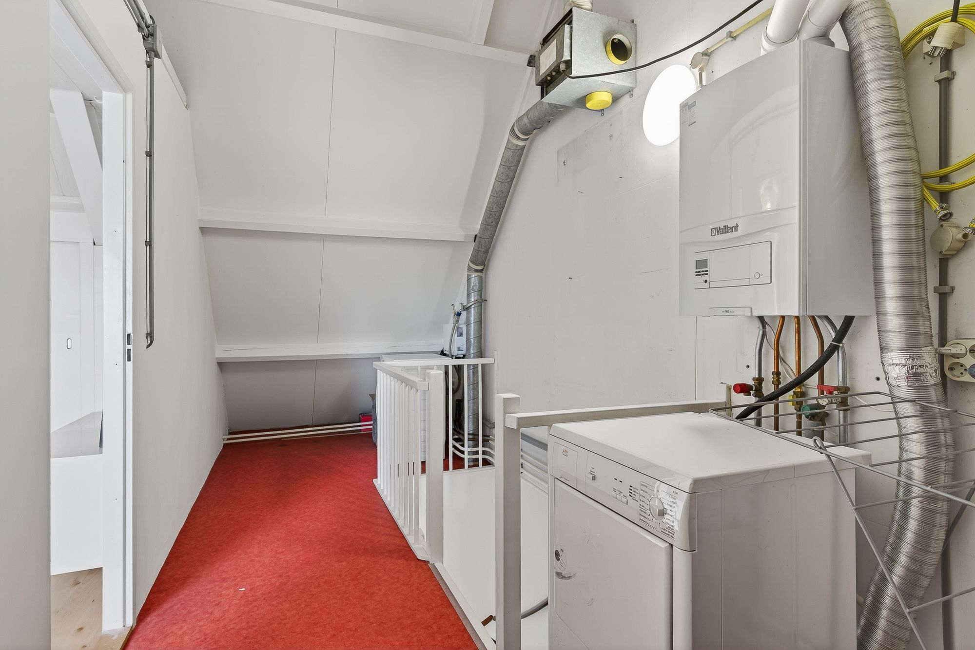 Spacious and Bright Family Home with Sunroom in Quiet Schijndel Neighborhood — 35