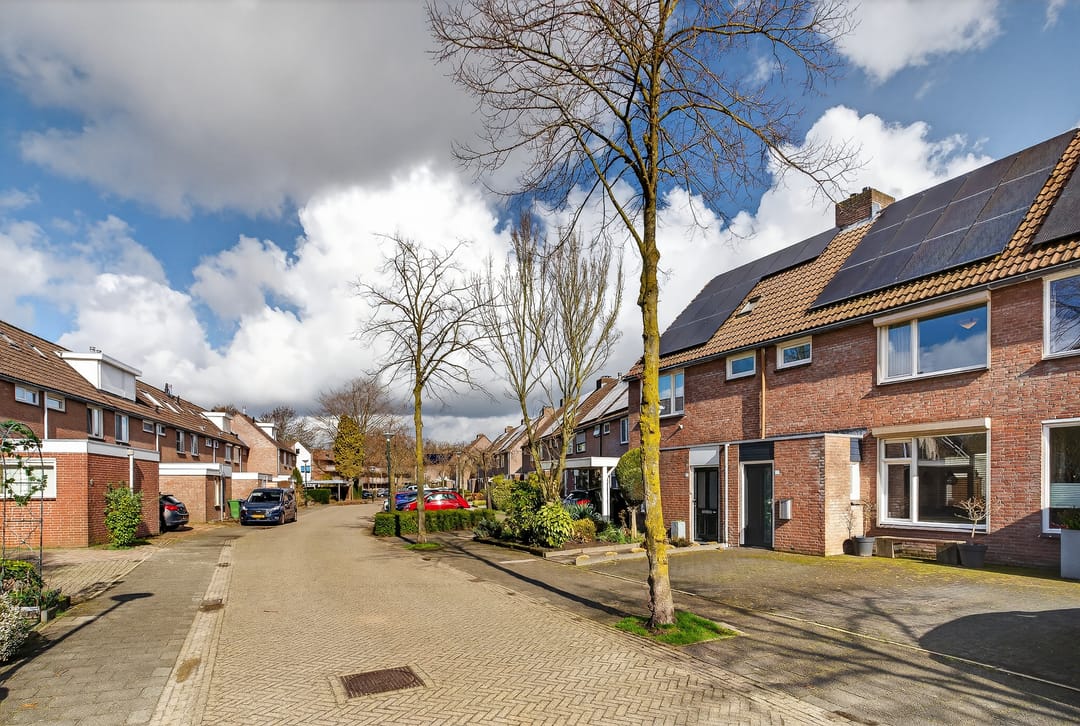 Spacious and Bright Family Home with Sunroom in Quiet Schijndel Neighborhood — 42
