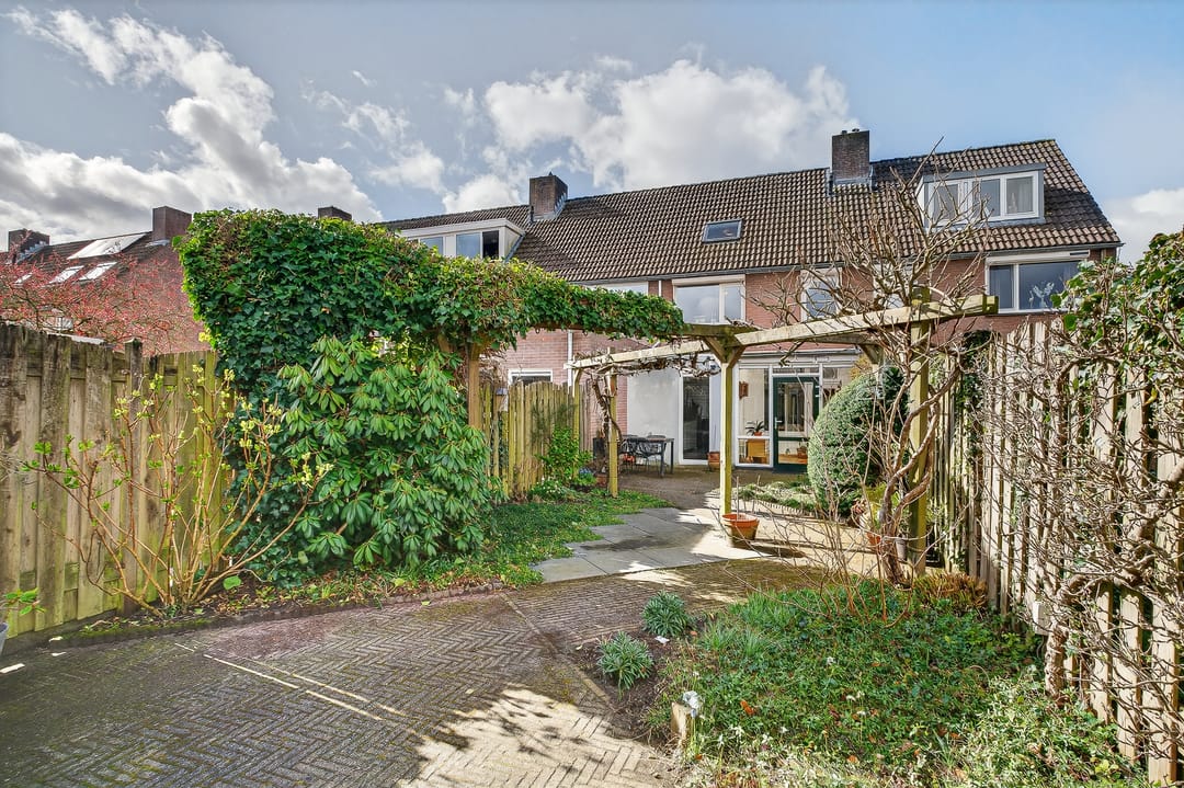 Spacious and Bright Family Home with Sunroom in Quiet Schijndel Neighborhood — 21