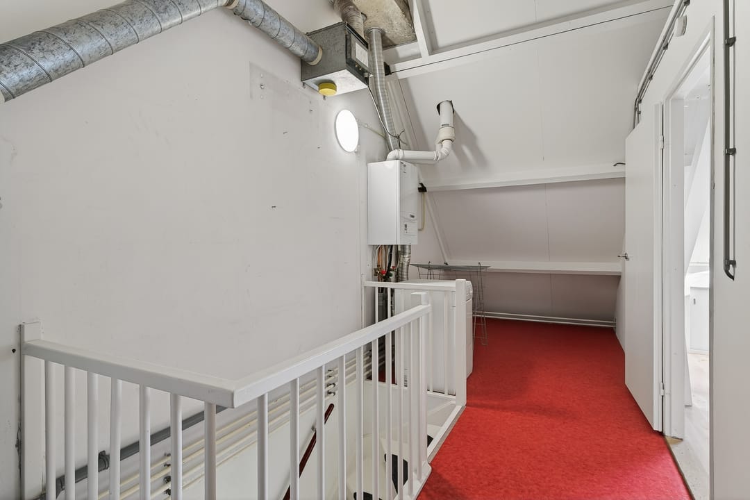 Spacious and Bright Family Home with Sunroom in Quiet Schijndel Neighborhood — 36