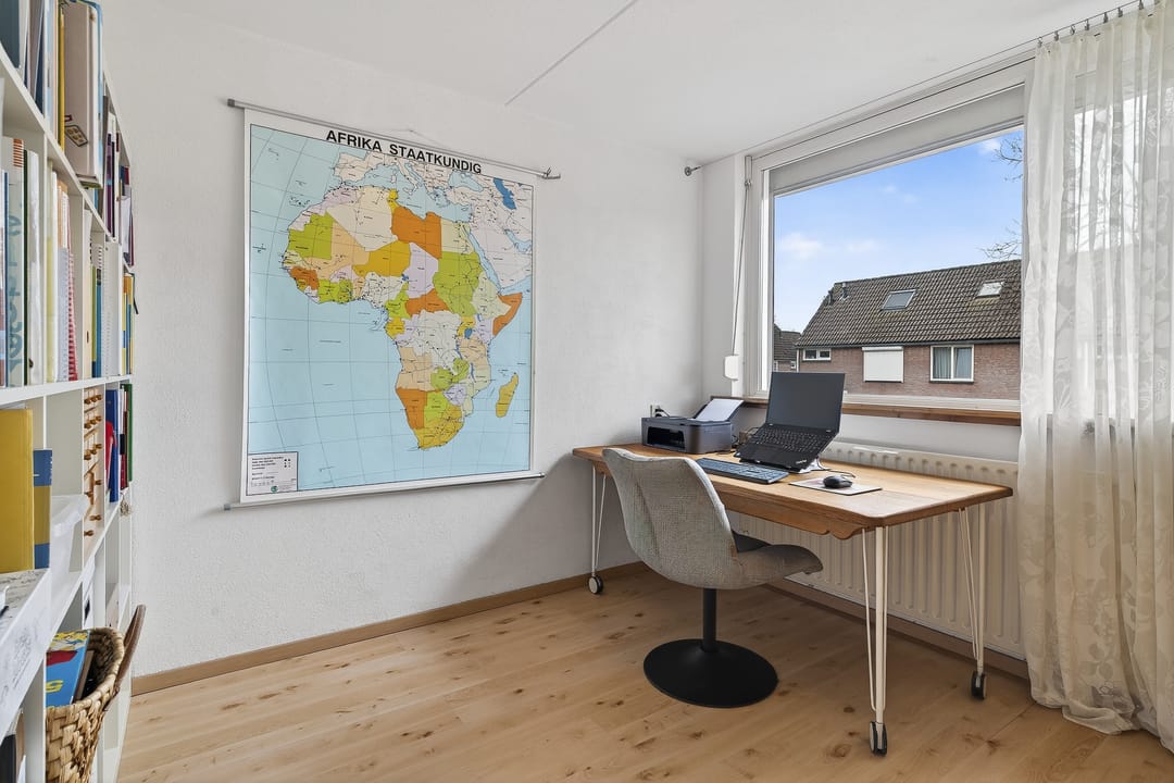 Spacious and Bright Family Home with Sunroom in Quiet Schijndel Neighborhood — 27