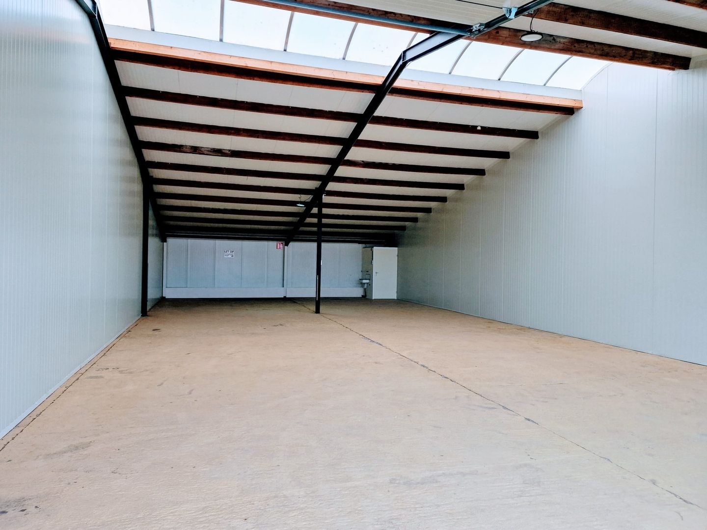 View photo 2 of Leemdijk 1-C