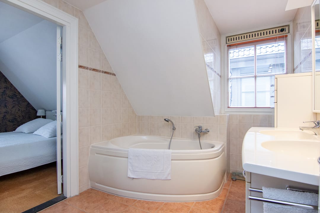 Spacious Semi-Detached Villa with Large Southwest-Facing Garden in Hillegom — 41