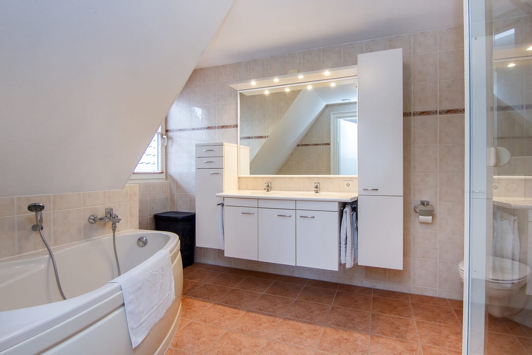 Spacious Semi-Detached Villa with Large Southwest-Facing Garden in Hillegom — 39