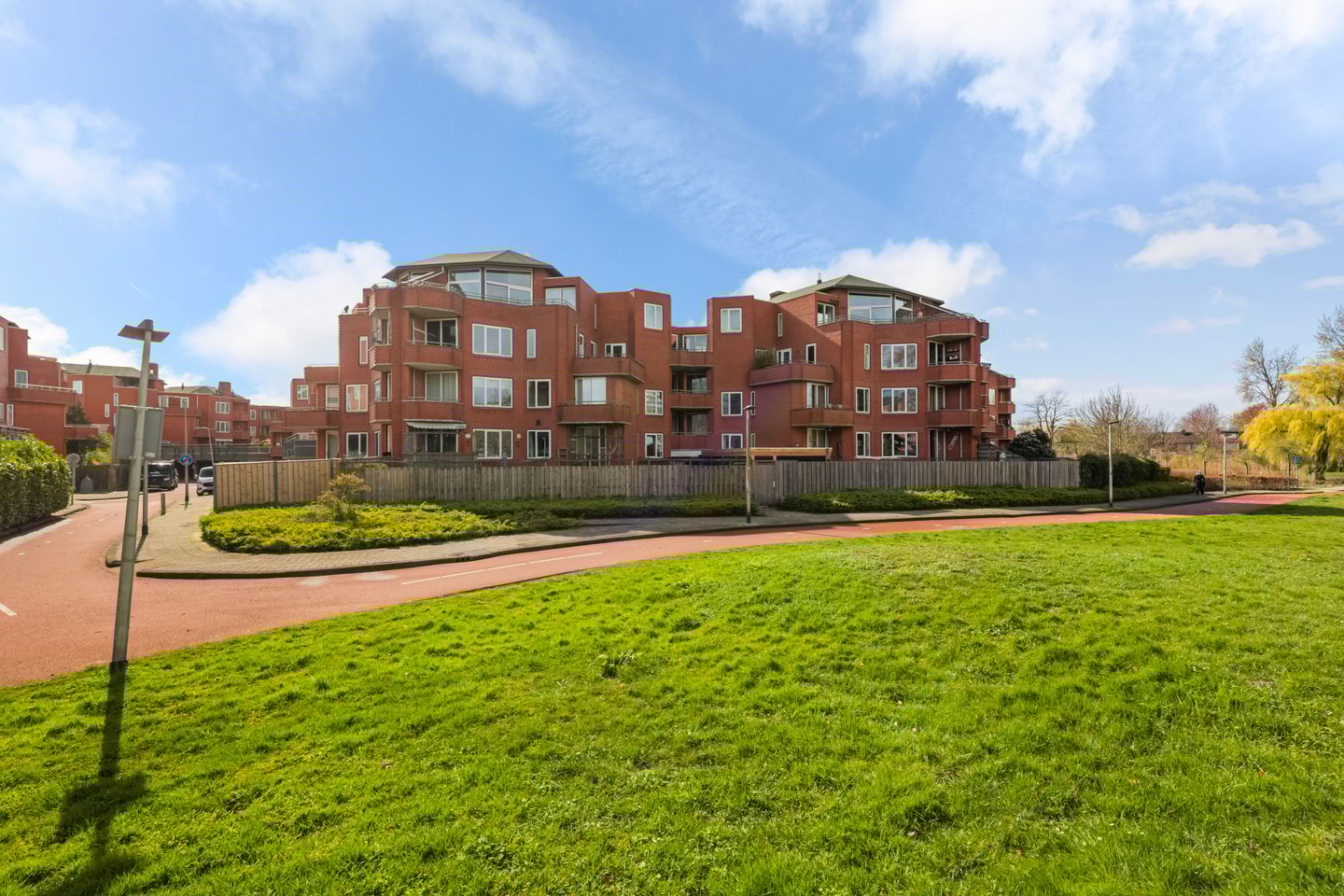 Foto 1 van Lemelerberg 107