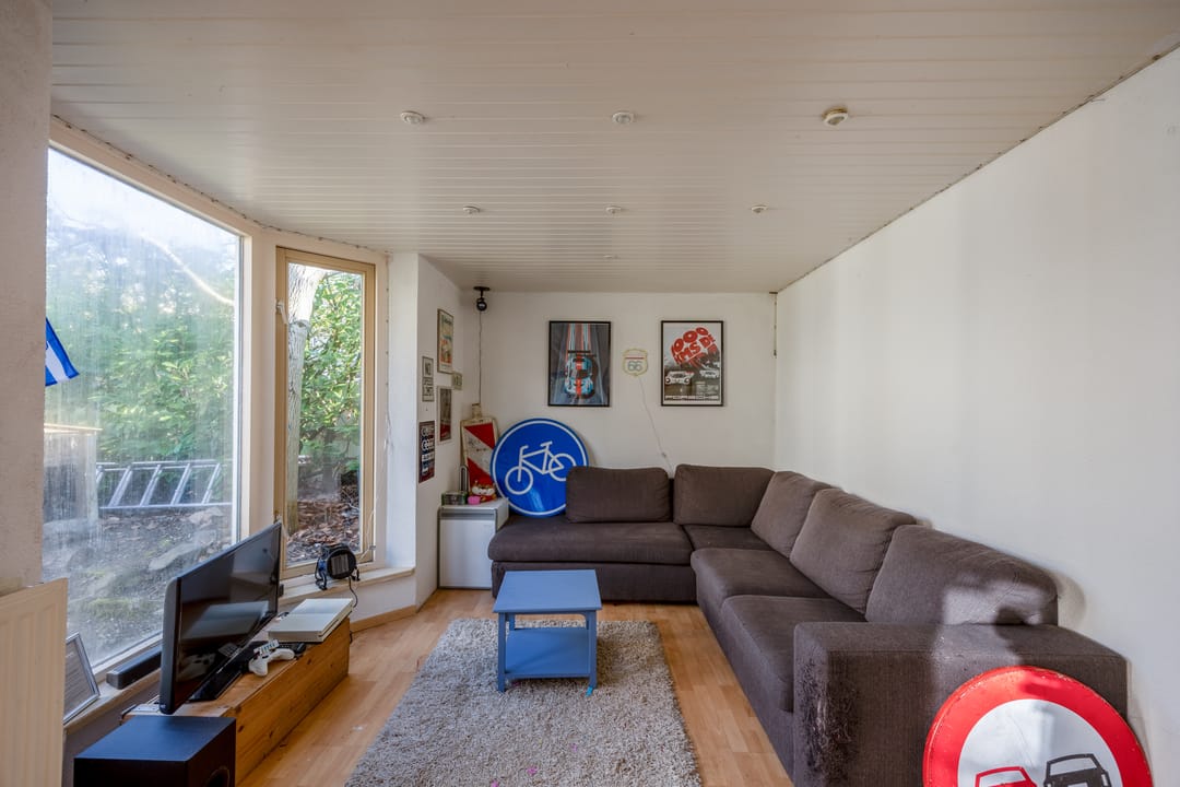 Spacious corner house with four bedrooms in quiet Molenhoek near the forest — 35