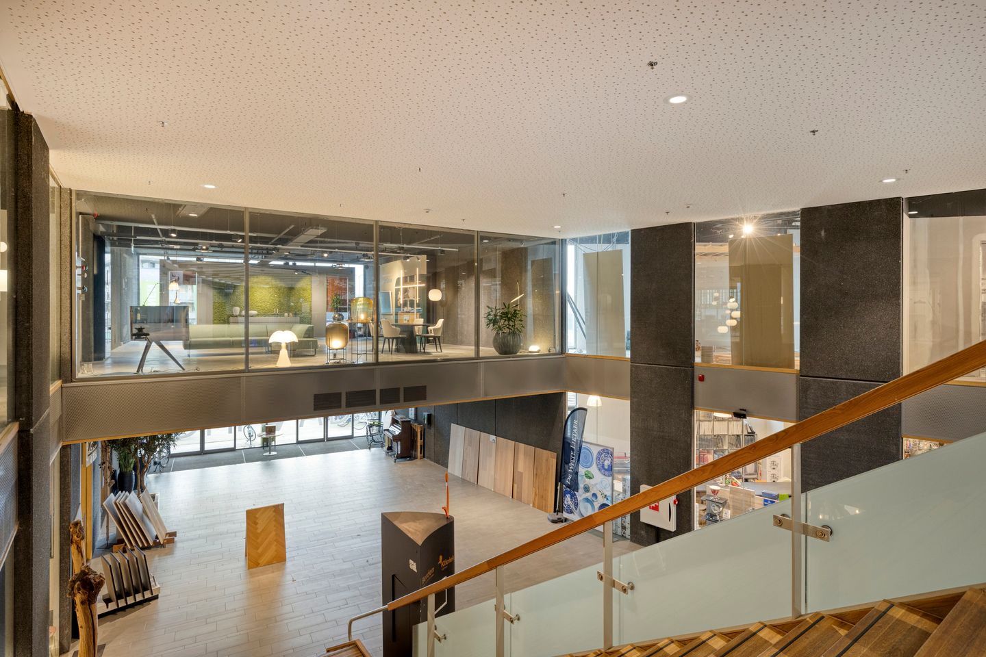 View photo 3 of Euromarkt 26