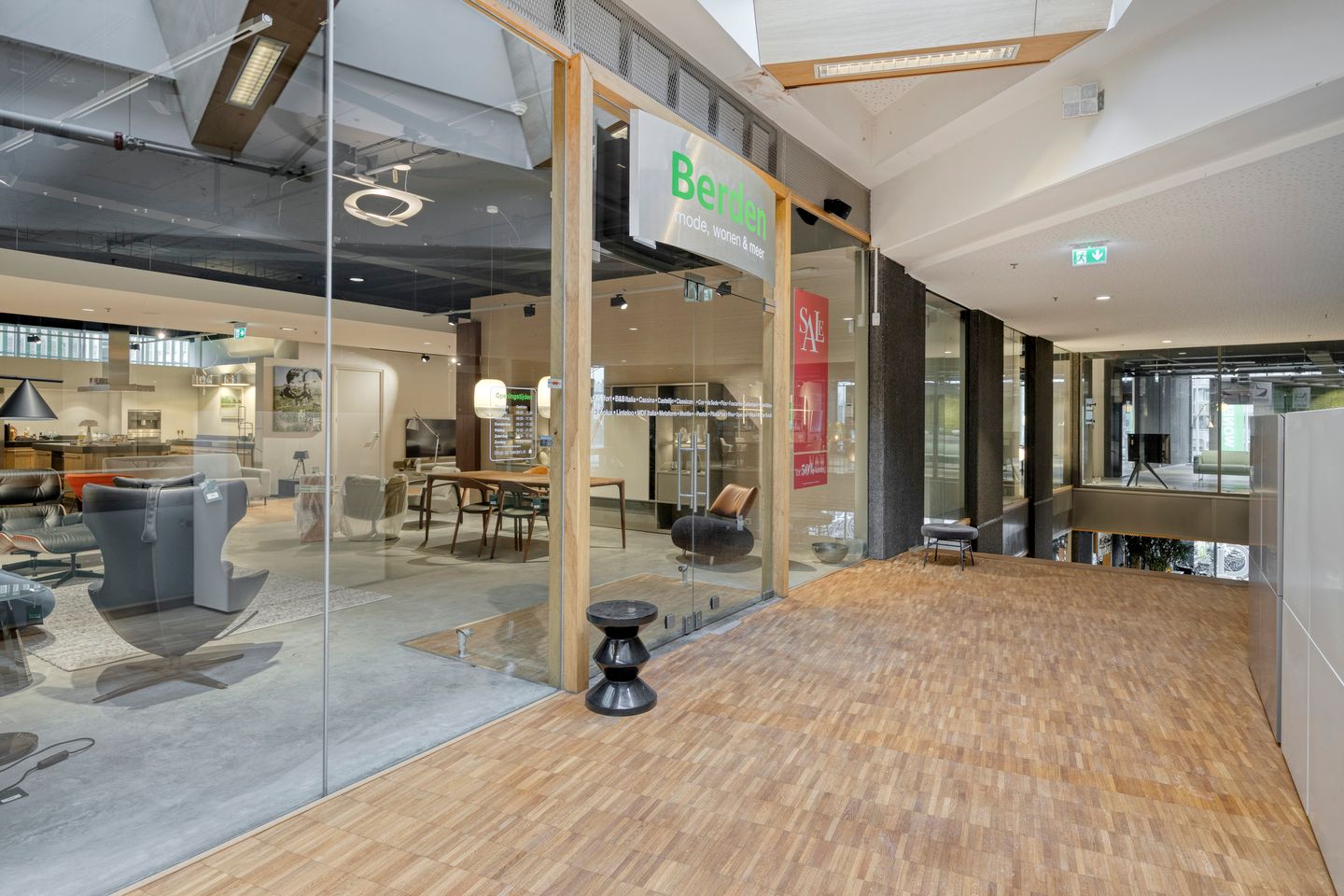 View photo 4 of Euromarkt 26