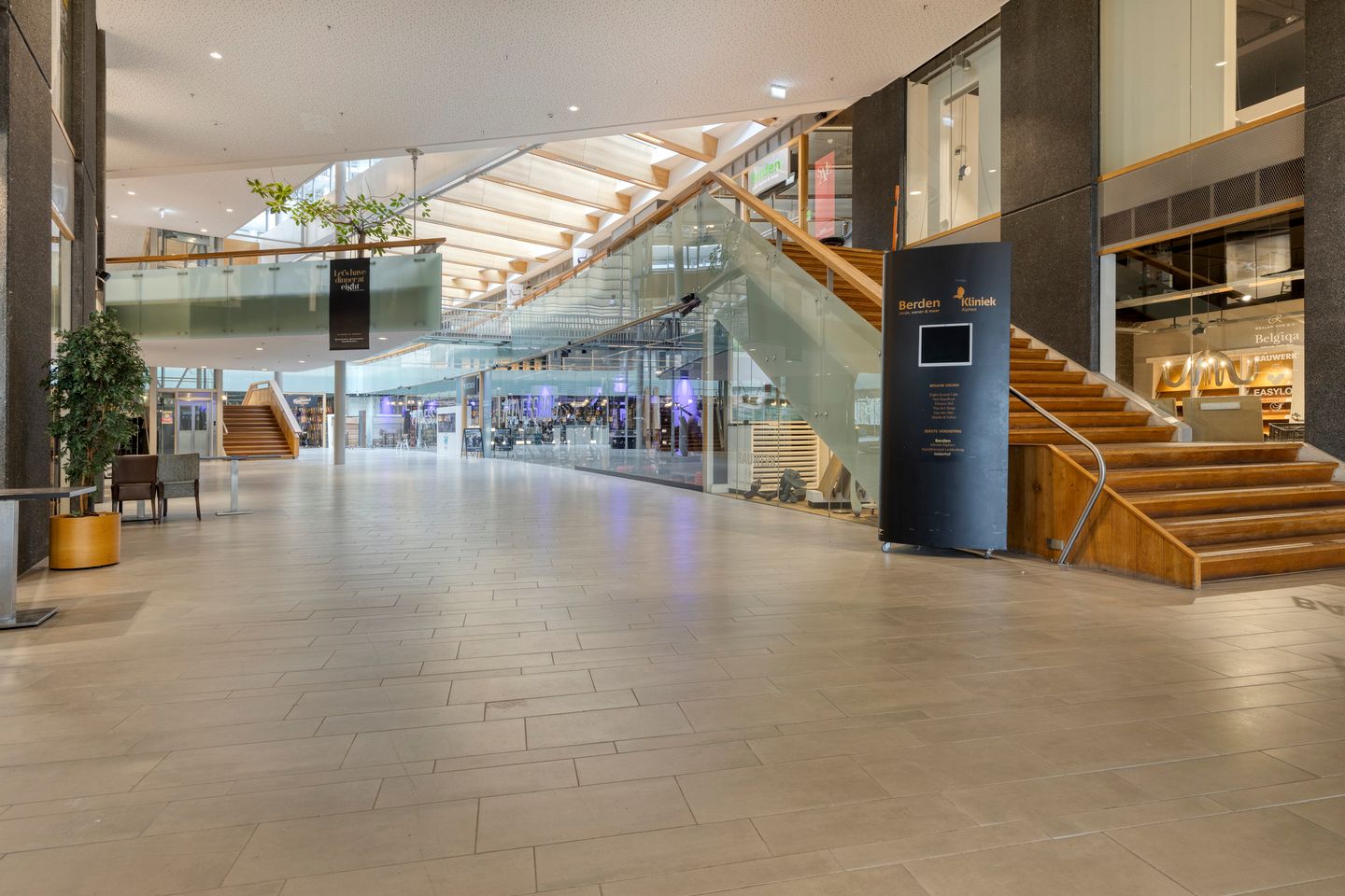 View photo 2 of Euromarkt 26