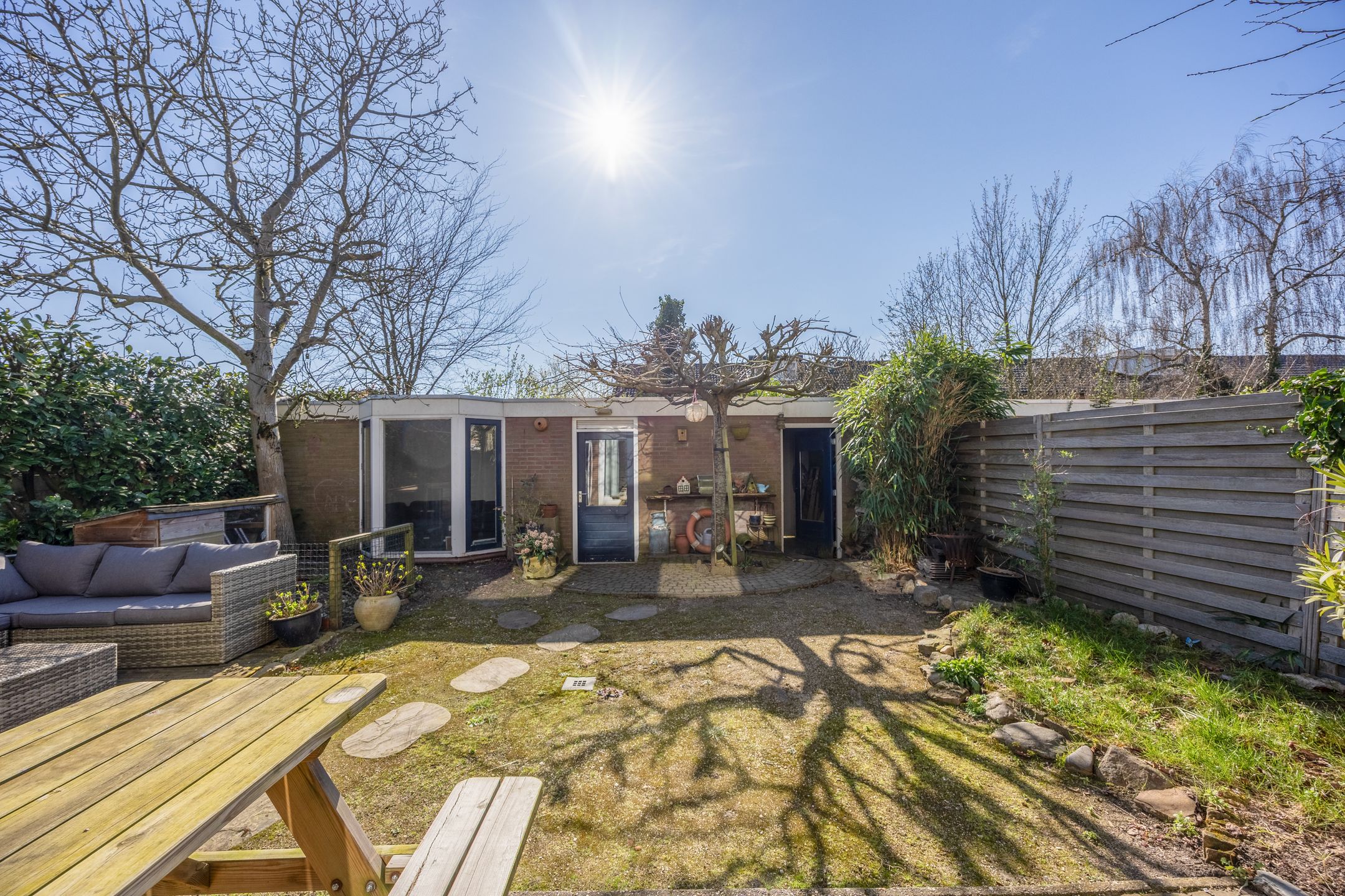 Spacious corner house with four bedrooms in quiet Molenhoek near the forest — 40