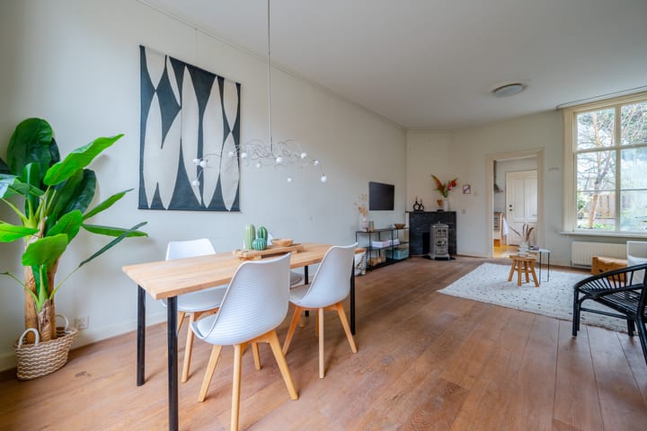 Photo 2 of Leliestraat 22