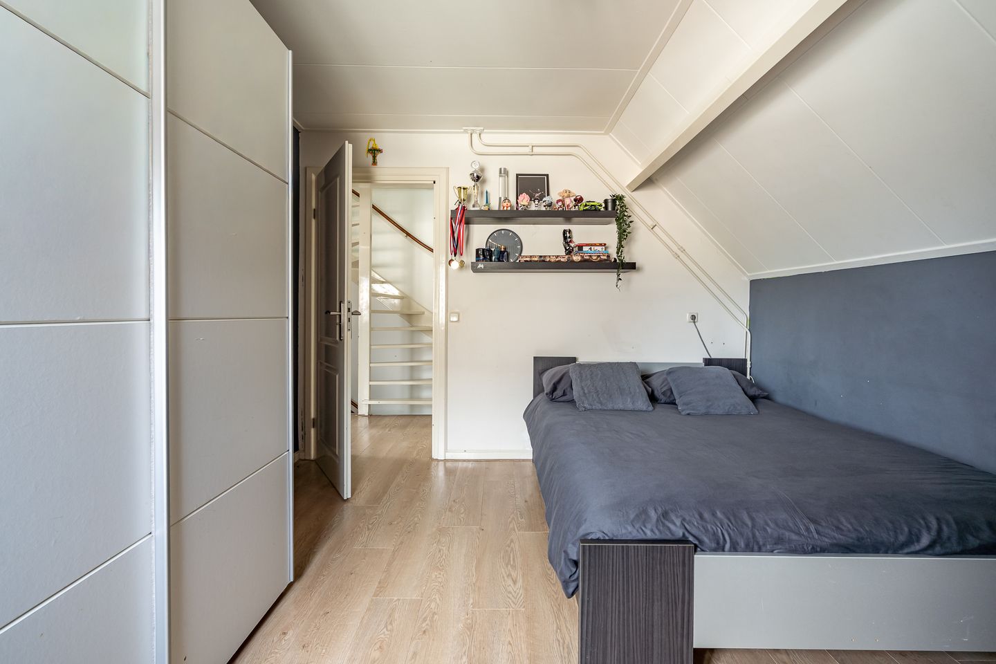 Foto 25 van J.E.S. Holthausstraat 1