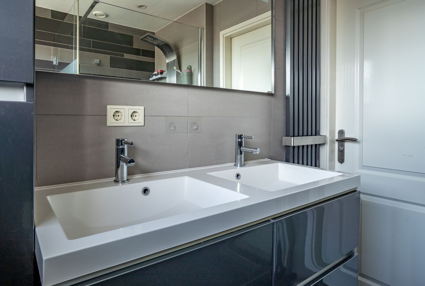 Foto 29 van J.E.S. Holthausstraat 1