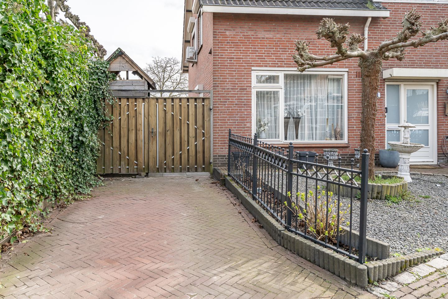 Foto 10 van J.E.S. Holthausstraat 1