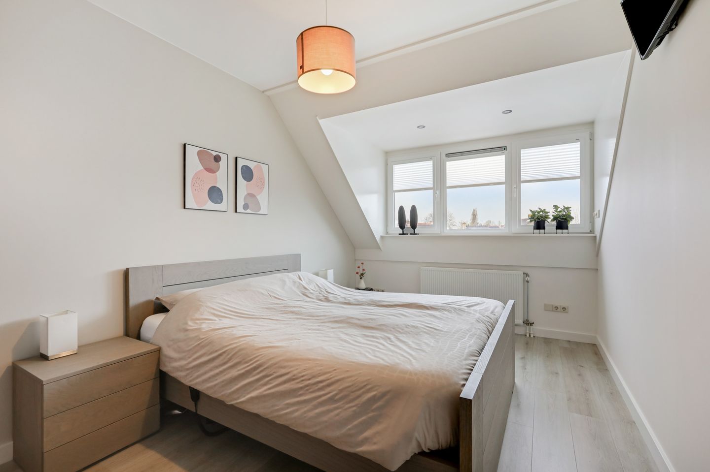 Energy-efficient corner home with enclosed veranda in Loo — 19