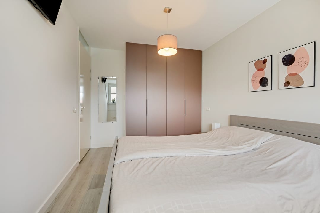 Energy-efficient corner home with enclosed veranda in Loo — 20